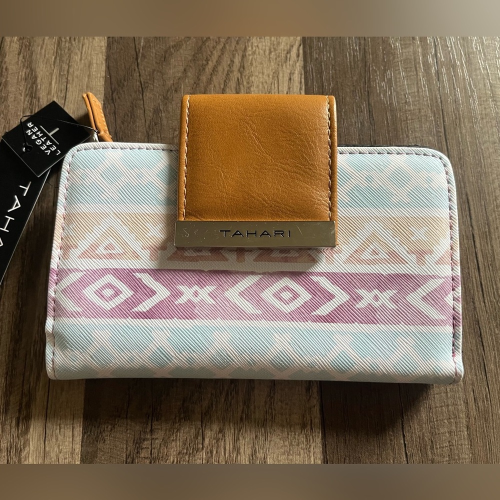 NWT Tahari Western Design Ladies Wallet